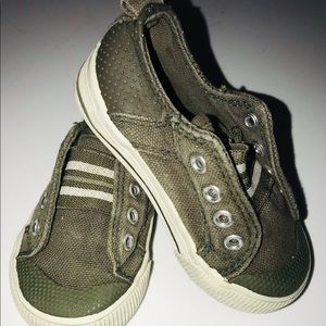 Cherokee baby boy size 5 military green shoes